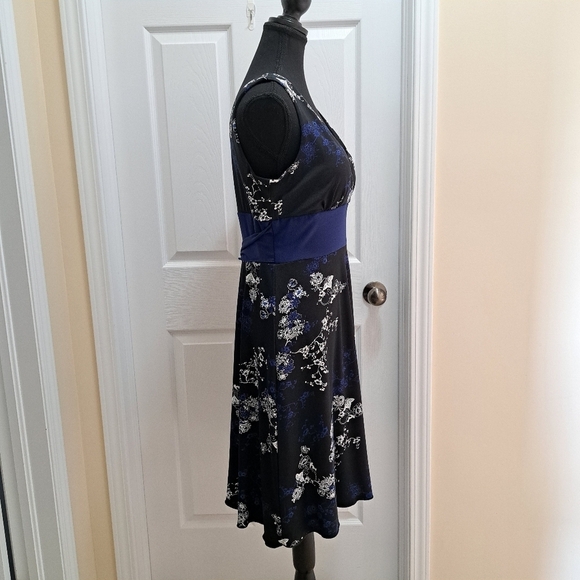 Jessica Floral Print Dress Black White Blue Tie Waist Tank Style V Neck Size 10 - Picture 2 of 14